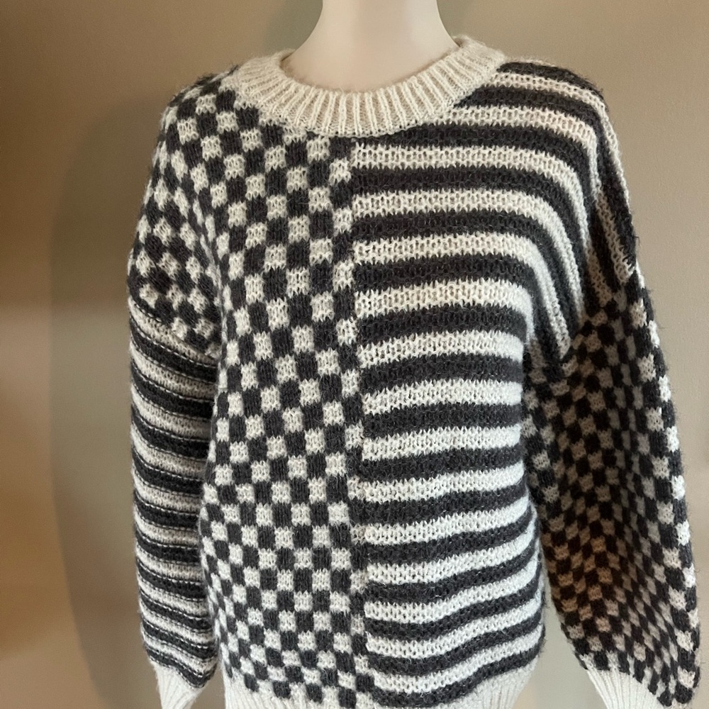 Altar’d State Women’s Small Crew Neck Sweater